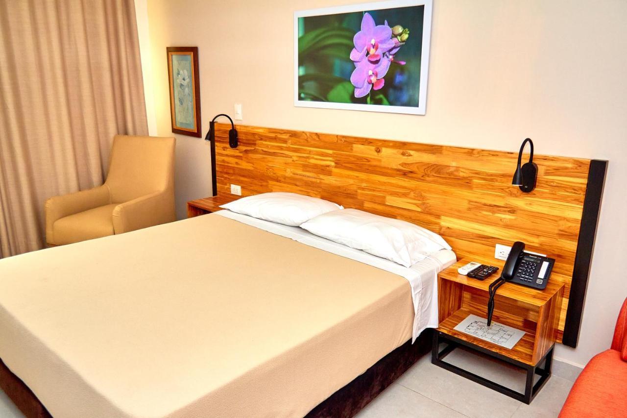 Hotel Torre Del Prado Баранкила Екстериор снимка