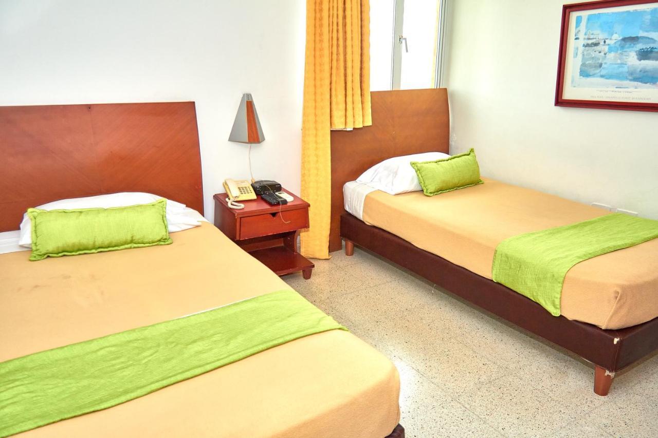 Hotel Torre Del Prado Баранкила Екстериор снимка